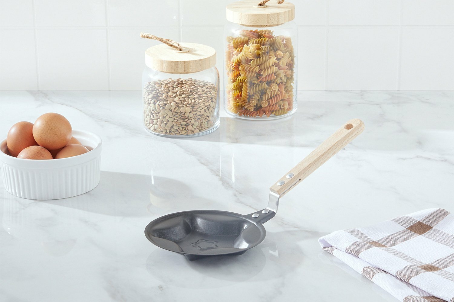 Сковорода антипригарная блинная MITTE Star  диаметр 14 см  цвет чёрный  бежевый