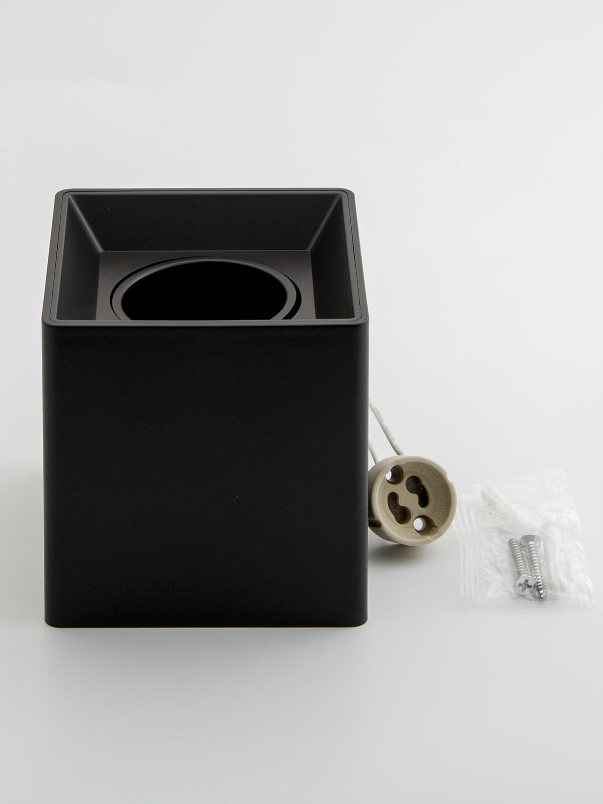 Спот потолочный накладной для натяжных или обычных потолков Maple Lamp PL100-BLACK, черный, GU10