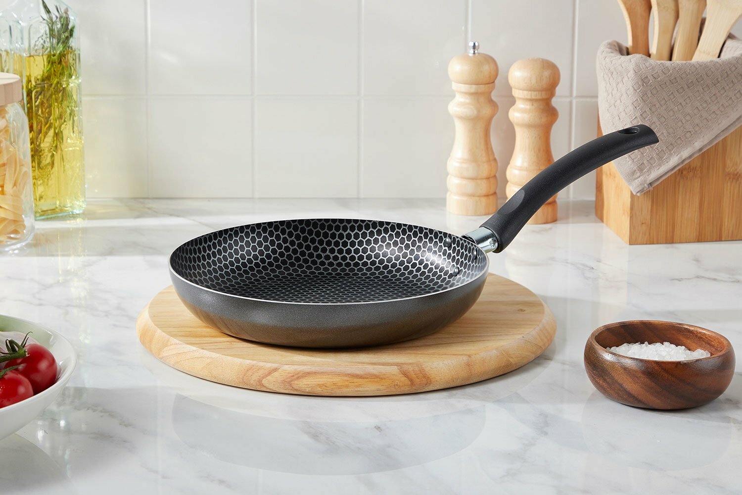 Сковорода антипригарная MITTE Paris  диаметр 24 см  цвет чёрный