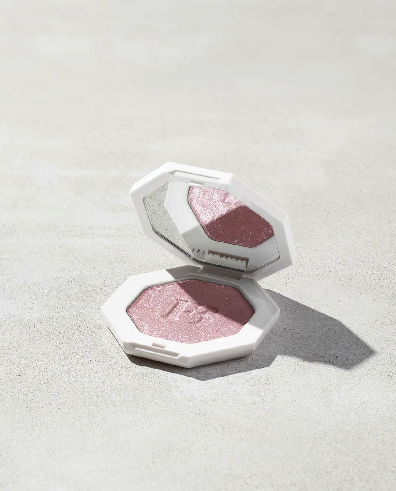 FENTY BEAUTY Хайлайтер KILLAWATT FREESTYLE HIGHLIGHTER (Wattabrat) 8 г