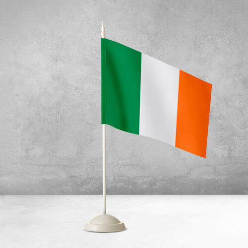 Настольный флаг Ирландии на пластиковой белой подставке
