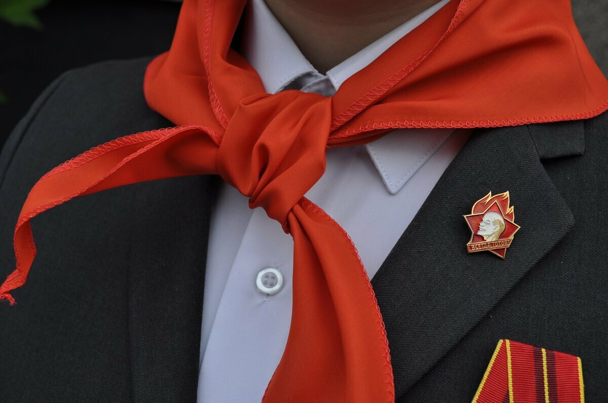 "Пионерский галстук" красный, настоящий из СССР, ацетатный шелк