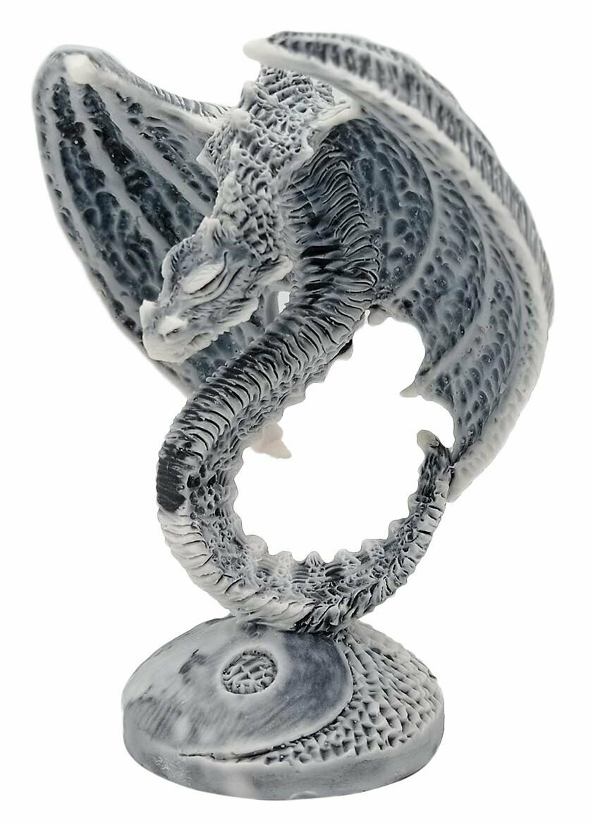 Статуэтка Дракон змей 11 см на символе Инь-Ян мраморная крошка
