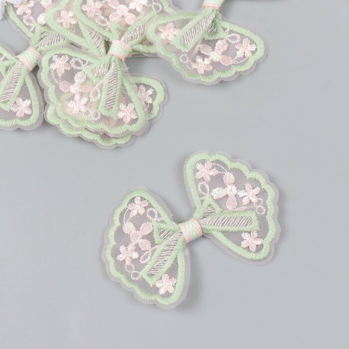 Декор для творчества текстиль вышивка Бантик в цветочках зелeно-розовый 7х5,5 см 5 шт