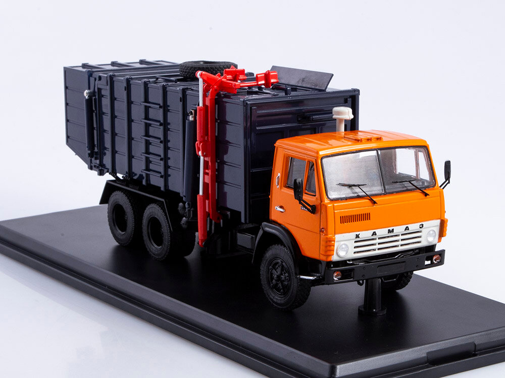 Модель коллекционная SSM Камаз 53213 мусоровоз КО-415А — фото 1