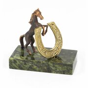 Статуэтка в подарок "Конь на дыбах с подковой на удачу" из бронзы и камня 117931