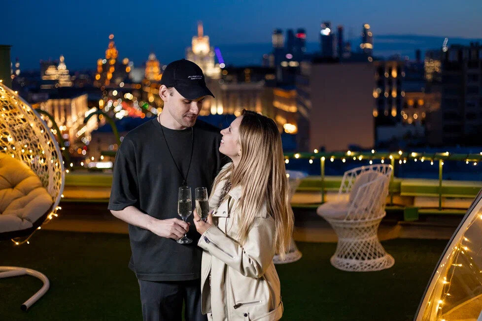 Подарочный сертификат «Романтическое свидание с фотосессией на крыше в центре Москвы (м. Маяковская)» (1 час, От 2 до 4 чел.) — фото 12