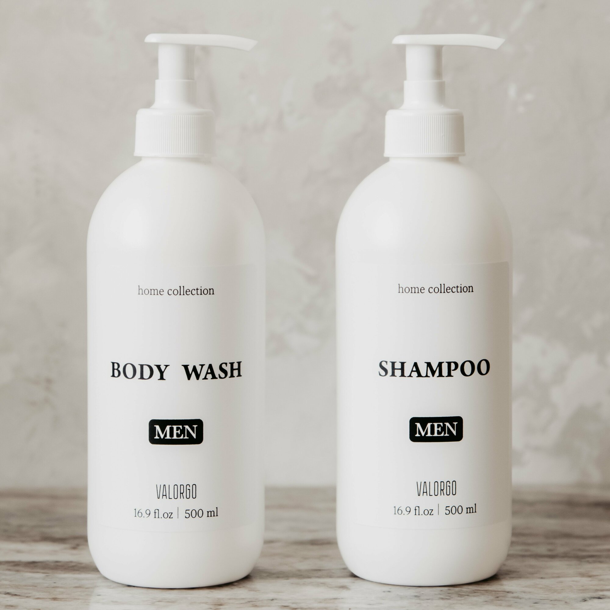 фото Набор белых флаконов для ванной VALORGO, 2 штуки по 500 мл, надписи на русском
