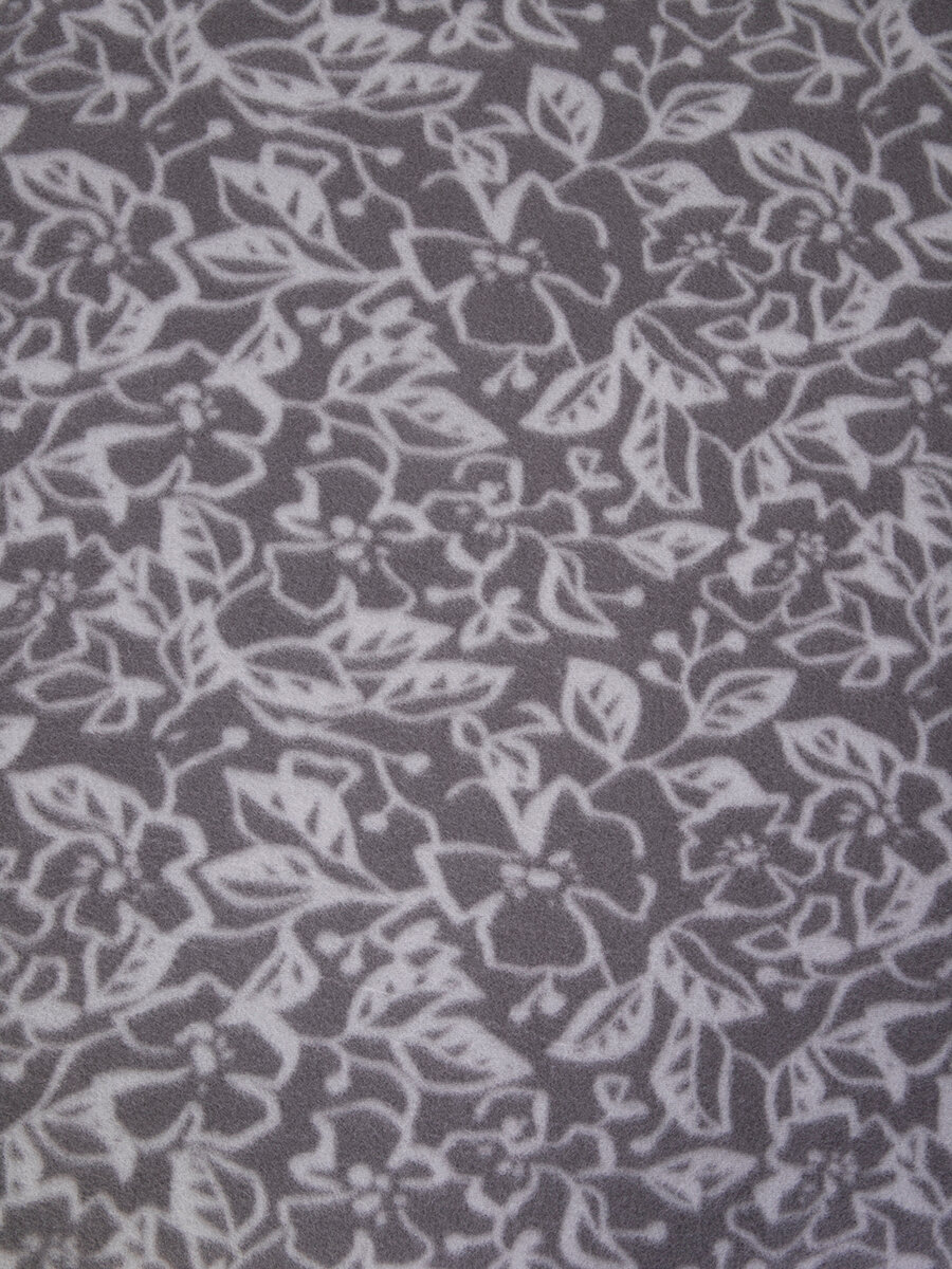 Плед флисовый 150х200 см, " Фиалки", серый - фотография № 16