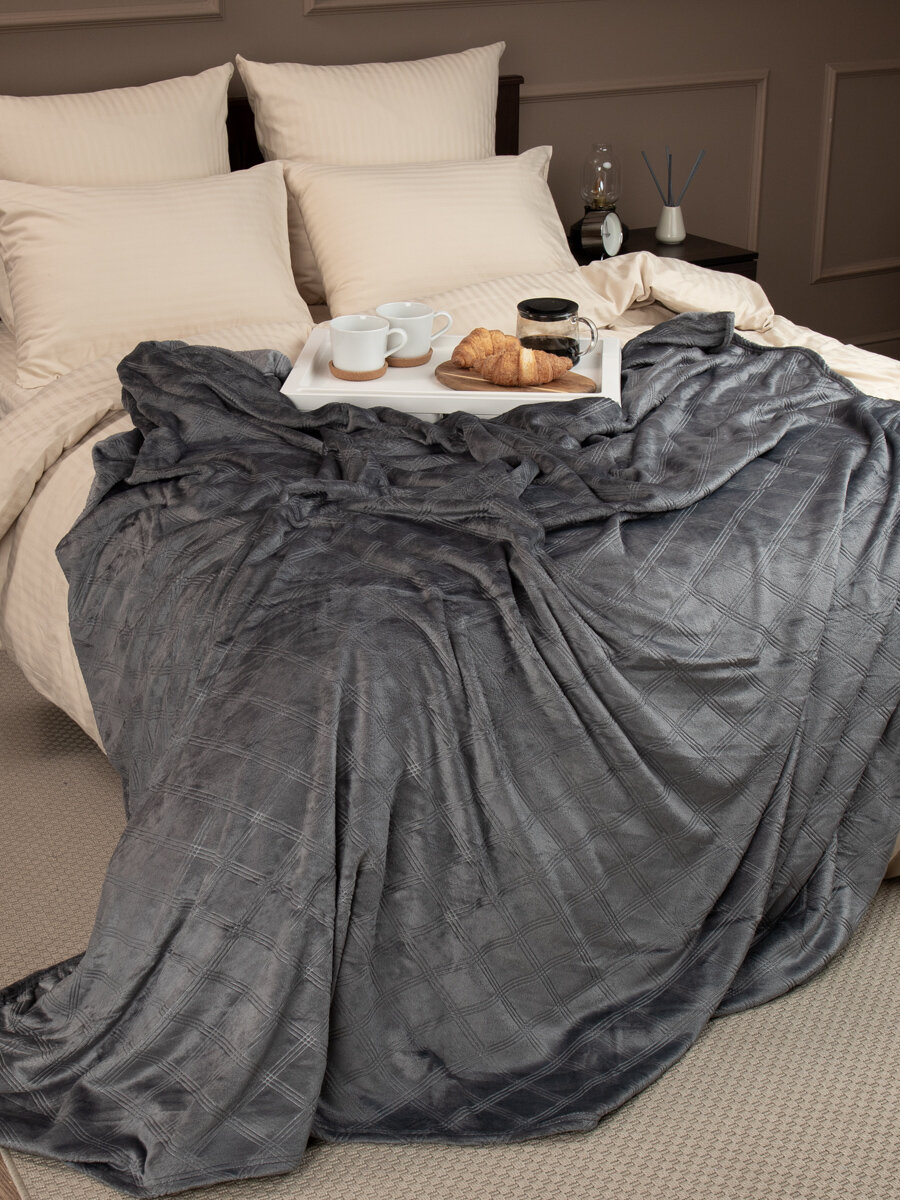 Плед TexRepublic Elite 150х200 см 1,5 спальный, покрывало велсофт, темно-серый, мягкий, плюшевый с рисунком клетка - фотография № 3