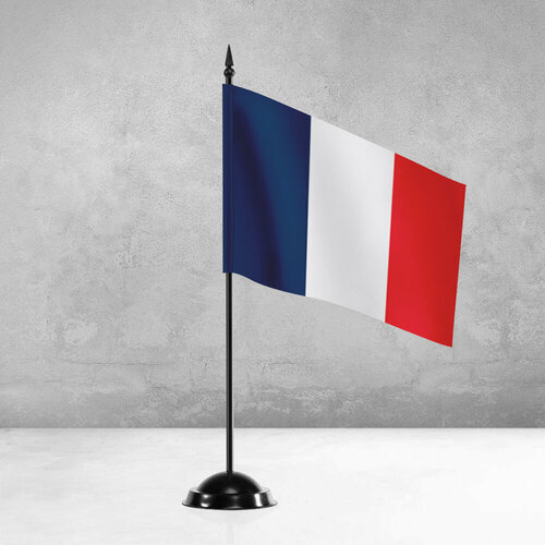 Настольный флаг Франции на пластиковой черной подставке настольный флаг италии на пластиковой черной подставке