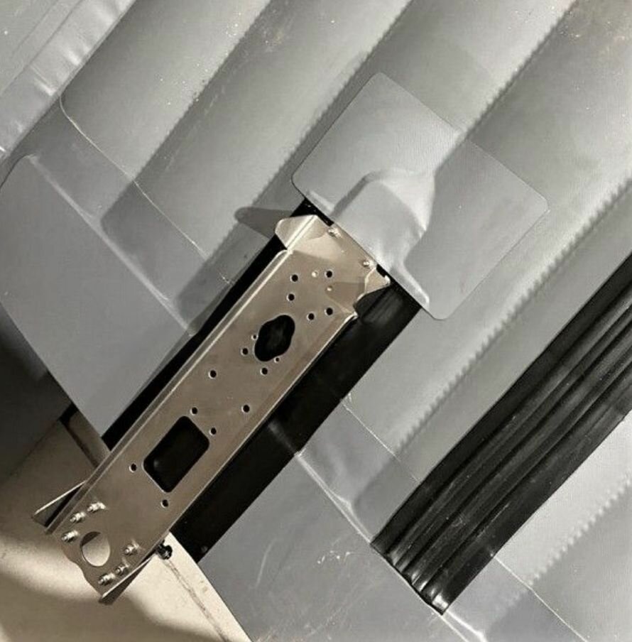 фото Подкладка ПВХ для монтажа крепления датчика эхолота