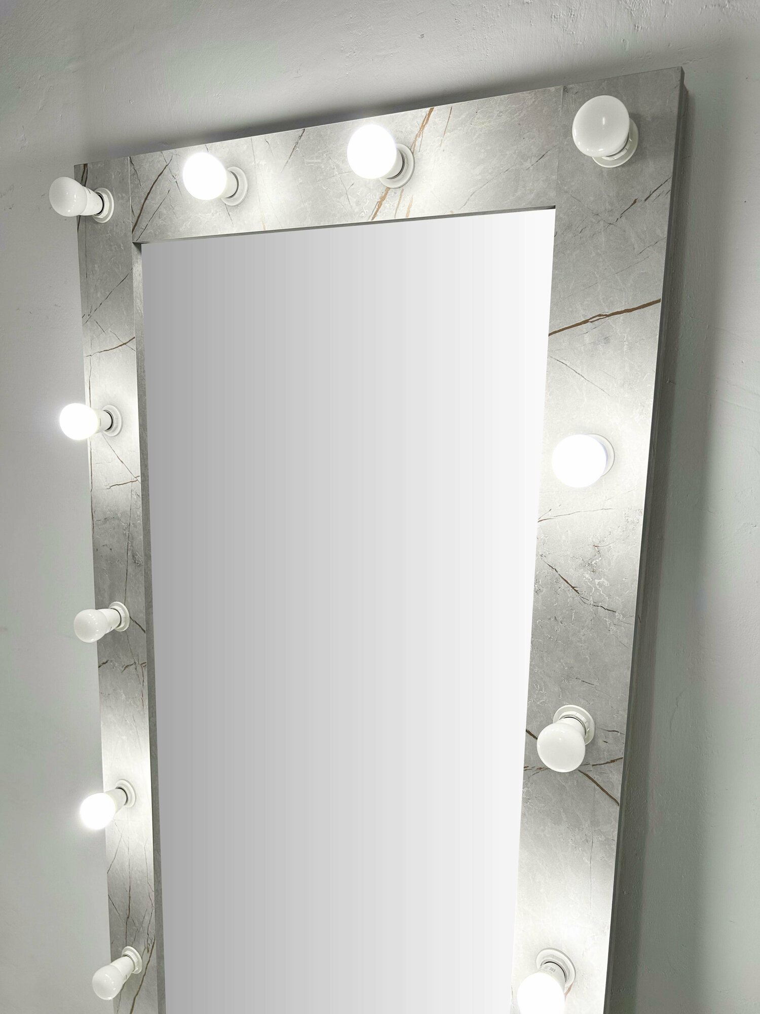 Гримерное зеркало с лампочками BeautyUp 175/75 цвет "Герион" - фотография № 3