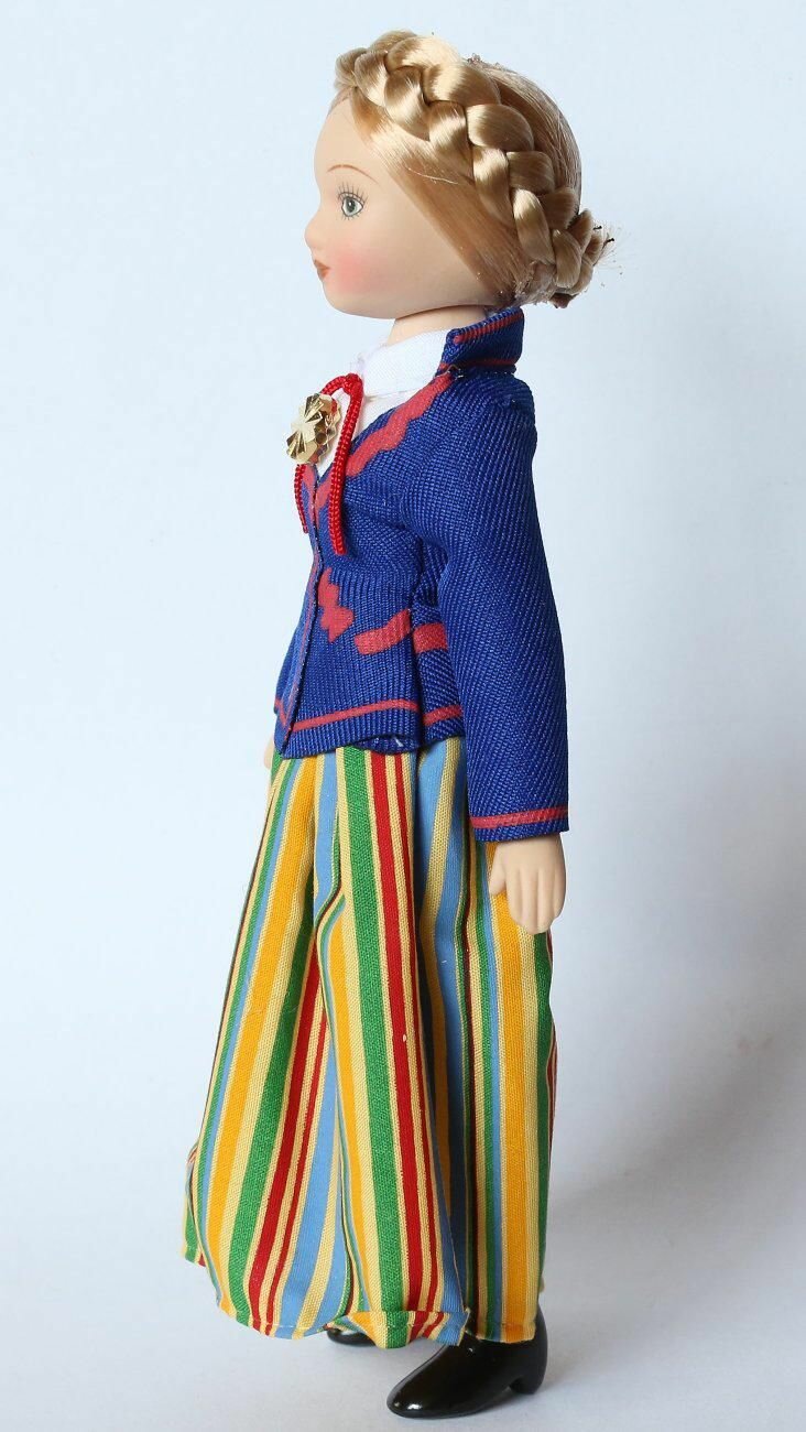 Кукла коллекционная в эстонском девичьем костюме — фото 1