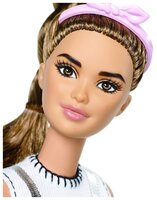 Кукла Barbie Игра с модой Шатенка в серебристом комбинезоне, 29 см, DYY92