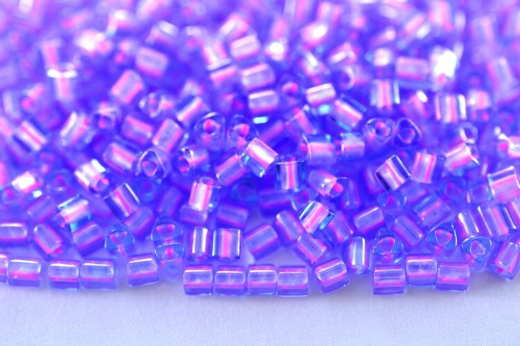 Бисер японский TOHO Triangle треугольный 11/0 #0937 морская вода/розовый Bubble Gum, окрашенный изнутри, 5 грамм