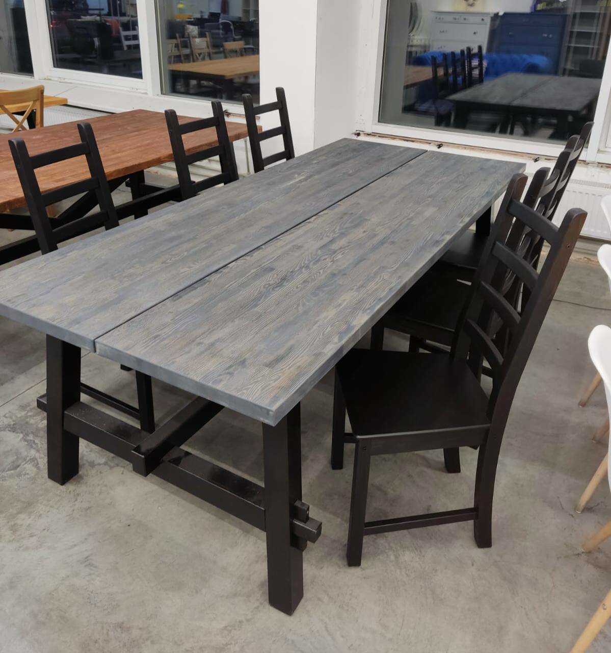 фото Обеденный стол СКОГСТА темный графит биг