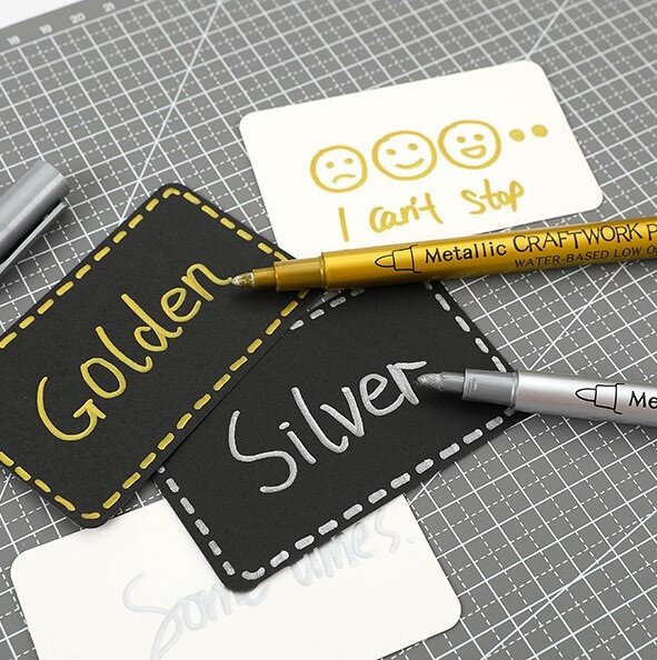 Набор металлизированных маркеров. Два цвета, золото серебро