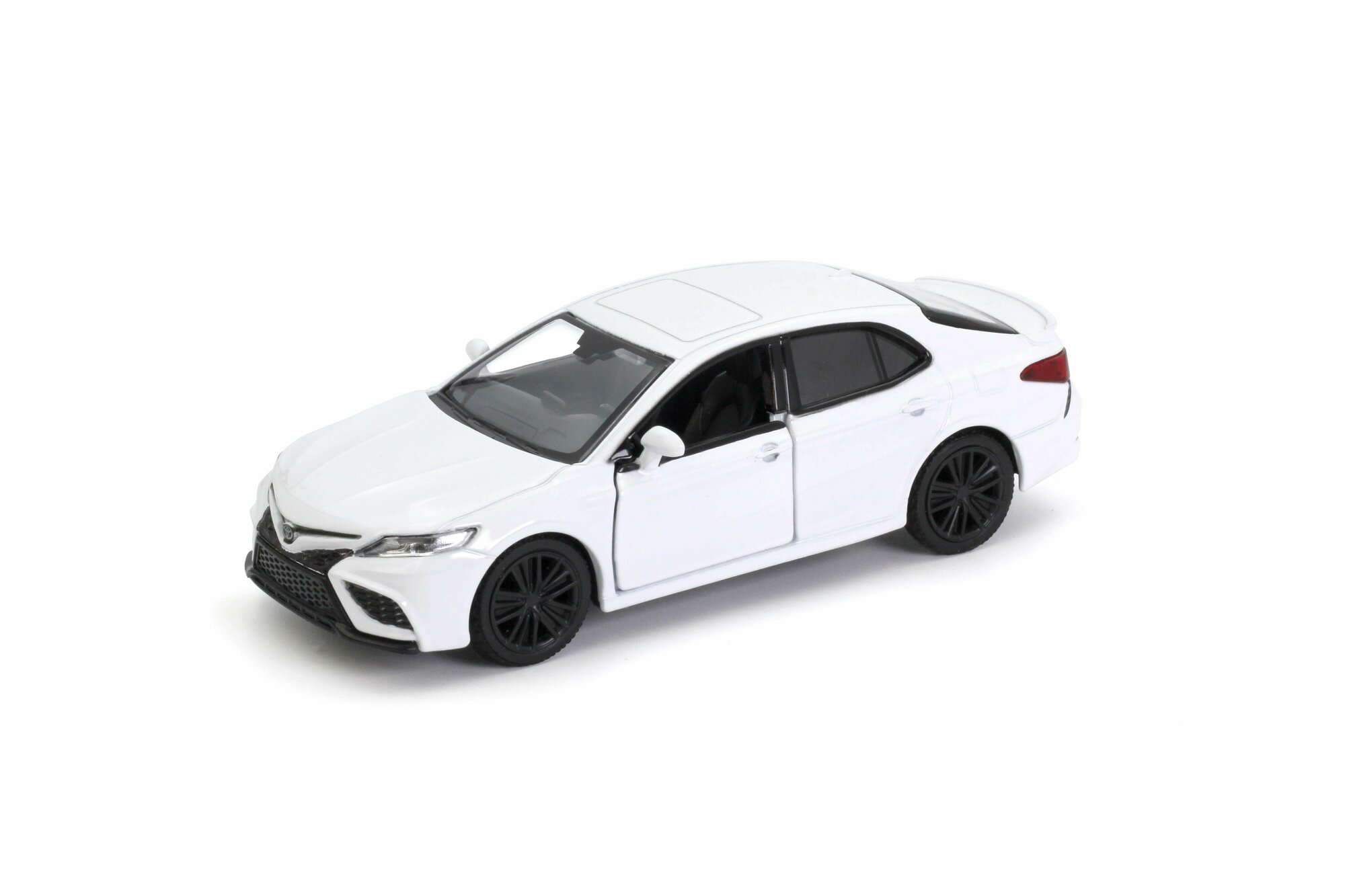 Машина металлическая RMZ City серия 1:32 Toyota Camry 2022, белый цвет, инерционный механизм, двери открываются 554063W