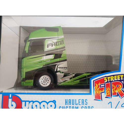 Машина Volvo FH16G Bburago 1:43 - Haulers Custom Cabs - 18-32200 зеленый машина volvo fh16g bburago 1 43 haulers custom cabs 18 32200 красный