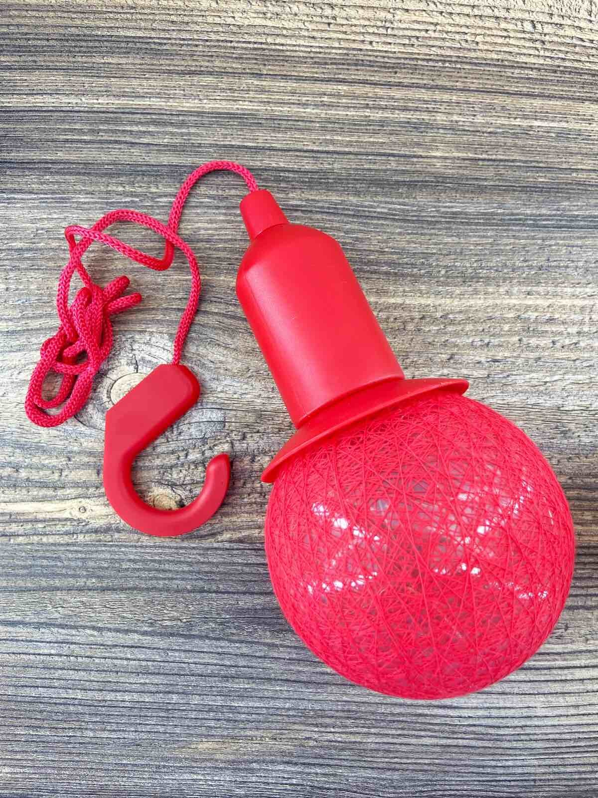 фото Подвесной светильник, красный / Светильник на веревке / Лампа на веревке / Фонарик подвесной