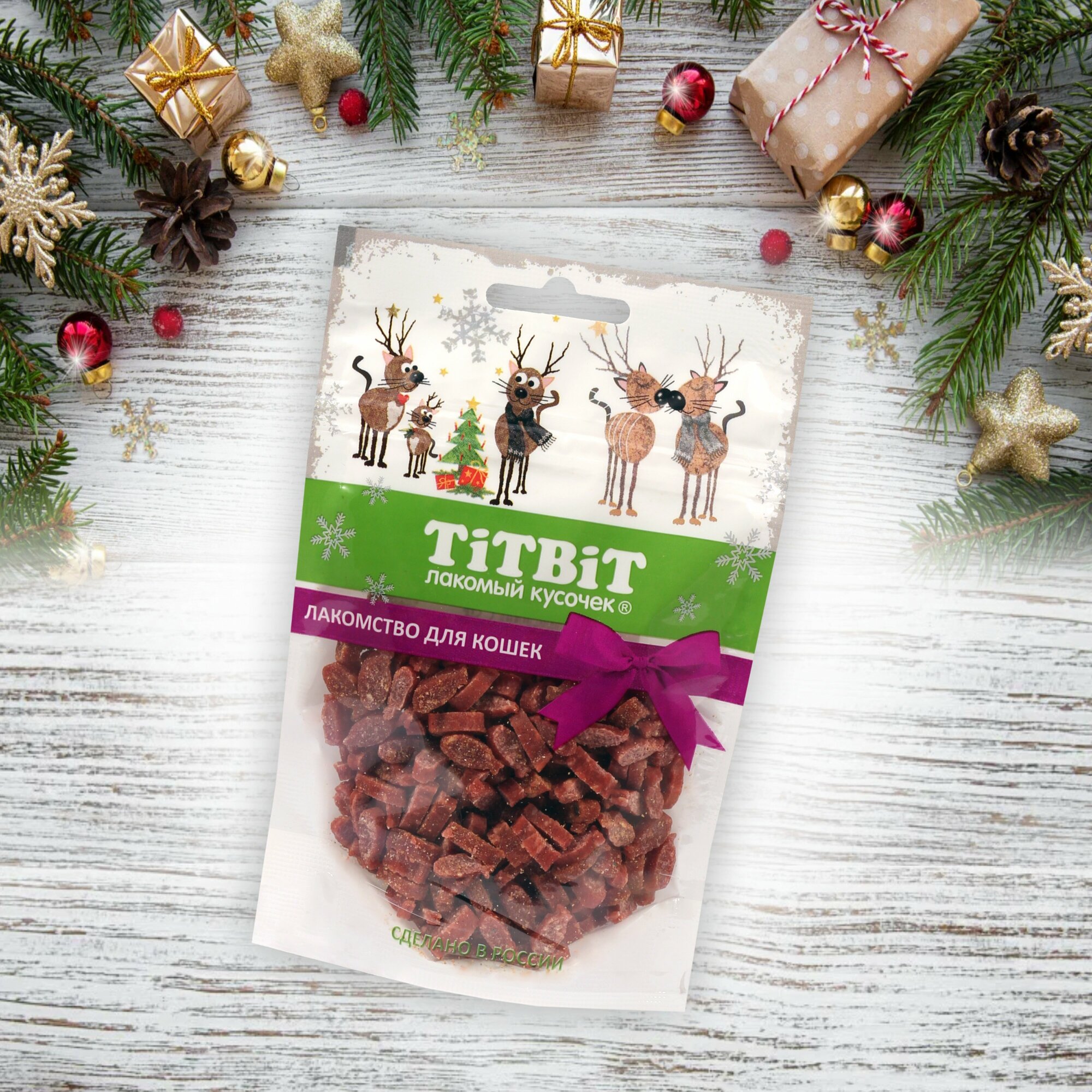 фото Лакомство для кошек TiTBiT Новогодняя коллекция Рыбки с лососем 50 г