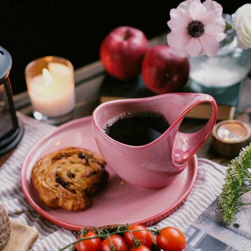 Скандинавская плоская тарелка ручной работы VELES «Поцелуй Арвен», фарфор, 24 см