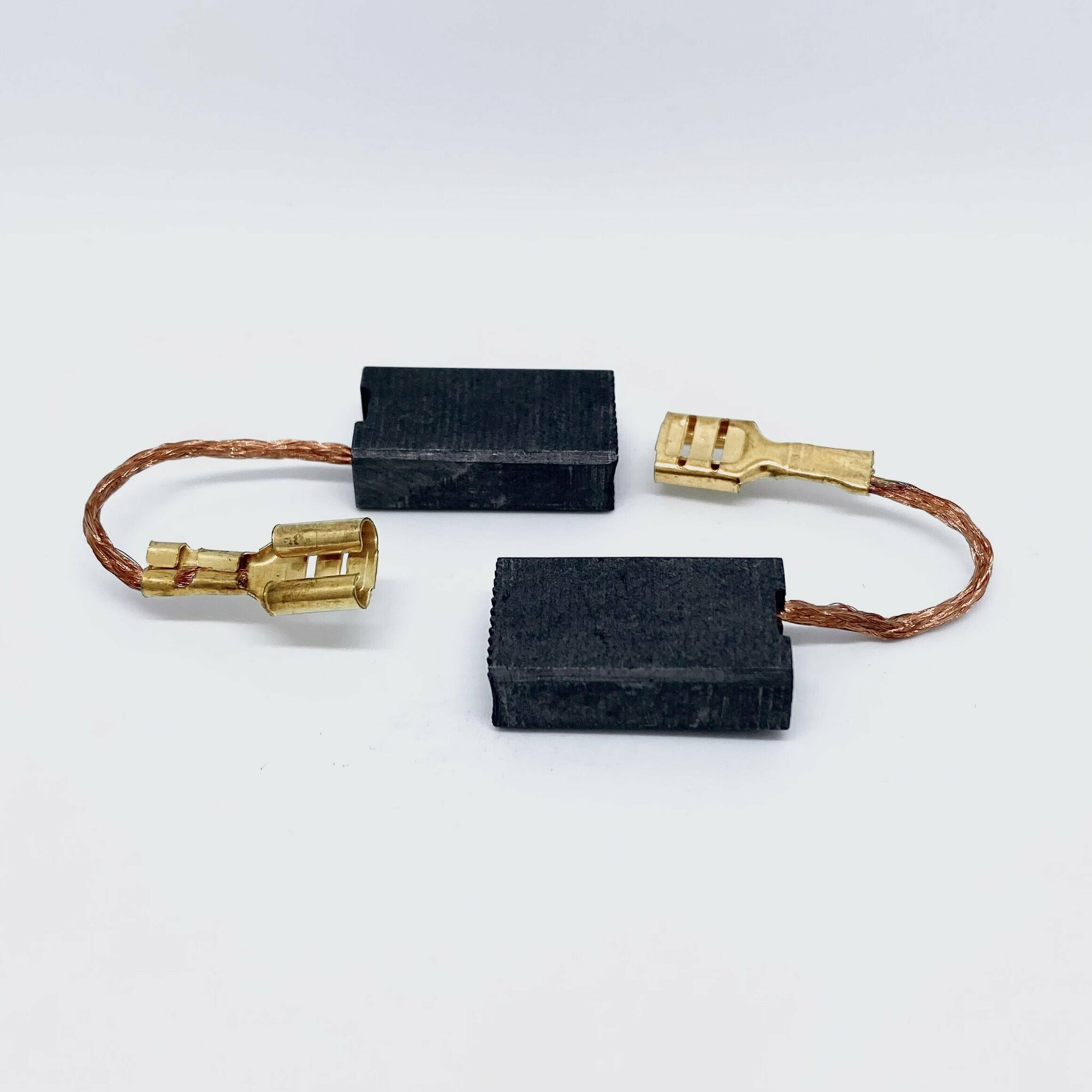 фото Электроугольная щетка 7,0х13,0х23,0 мм поводок, клемма-мама. Подходит для HITACHI G18ST C23S (2 шт) Titan 948-699