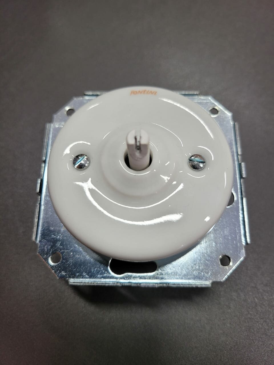 фото Fontini Garby Colonial белый Выкл.1-но клавишный проходной, поворотный, винты хром, без ручки