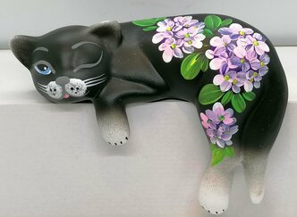 Кошка свисающая с полки " Черная с цветами " , 20 см