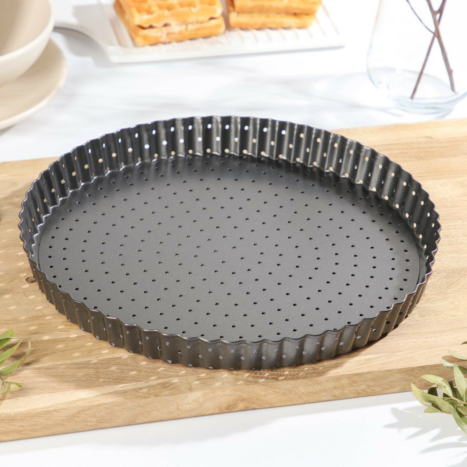 Форма для выпечки Доляна Galaxy перфорированная, 28×3 см, съёмное дно, антипригарное покрытие, 7362469