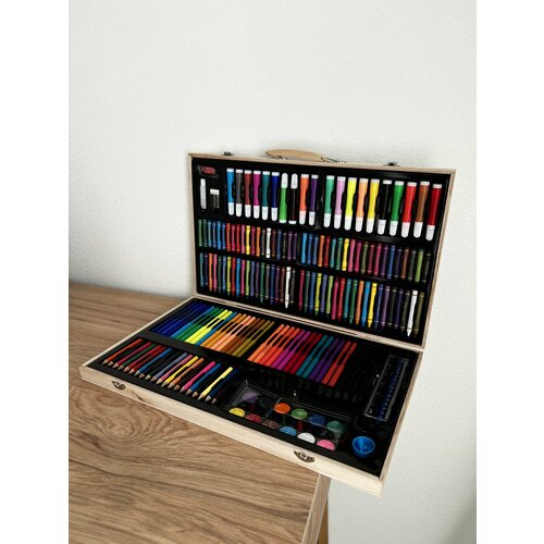 Набор для рисования фломастеров, карандашей, мелков, красок в деревянном кейсе 180 в 1
