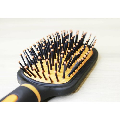 Расческа для волос массажная, распутывающая мокрые волосы Оранжевый