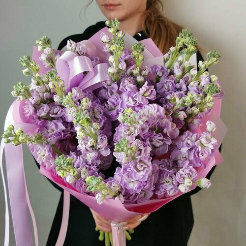 Букет цветов из 25 ароматных лавандовых маттиол. Букет цветов 253 Kimbirly Flowers