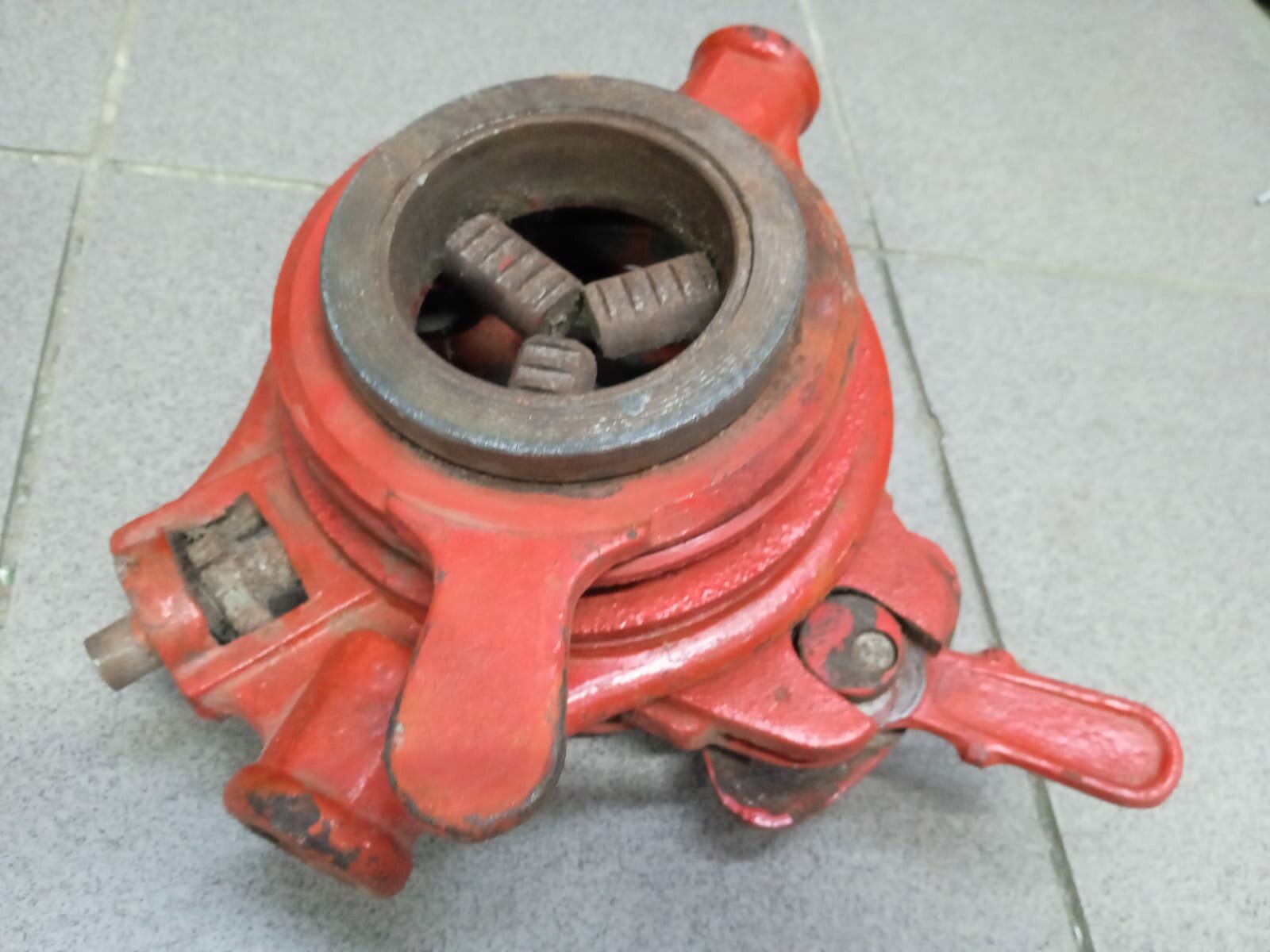 Клупп для нарезания резьбы 1/2"-3/4", 1"-11/4", 11/2"-2" без резцов, без ручки