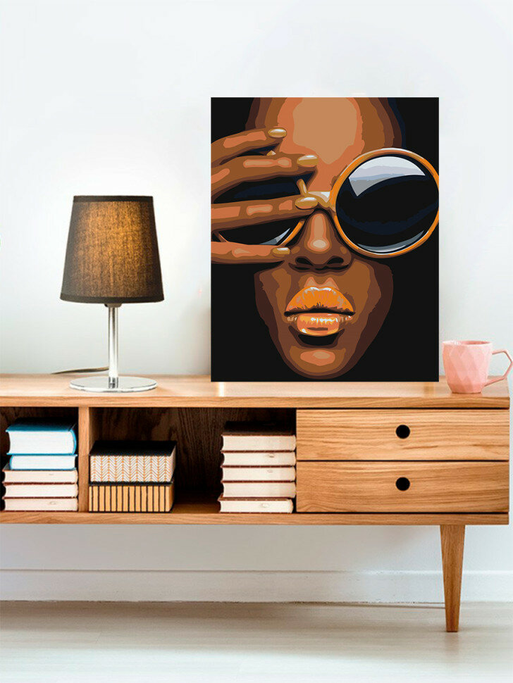 Картина по номерам "Девушка в очках" — фото 1