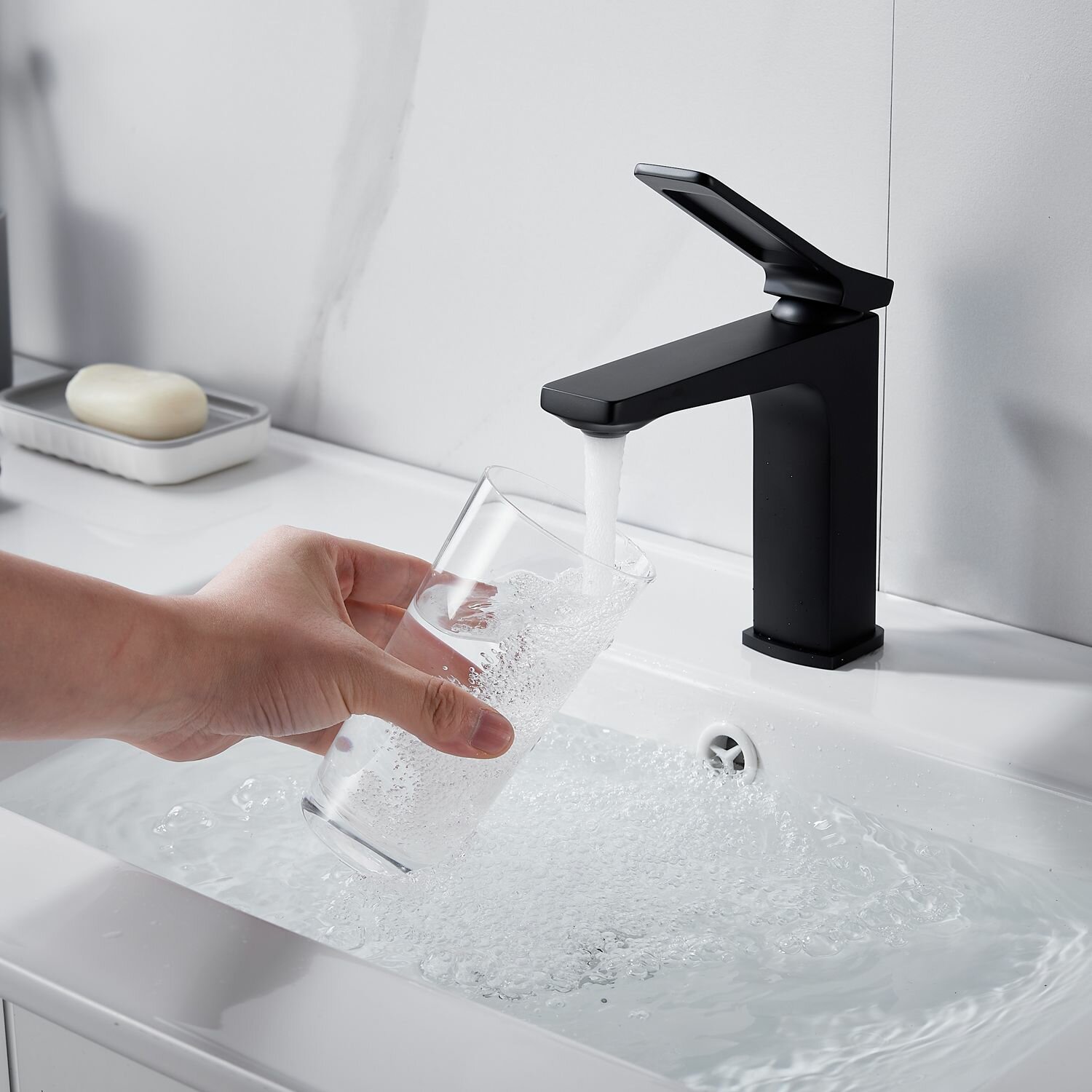 Смеситель для раковины Shevanik S4601H черный — фото 1