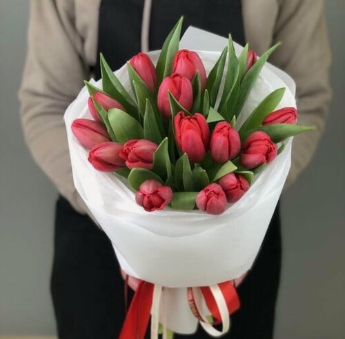 Изображение товара Букет живых цветов NURA FLOWERS "Красные тюльпаны", 15 шт, высота 40 см