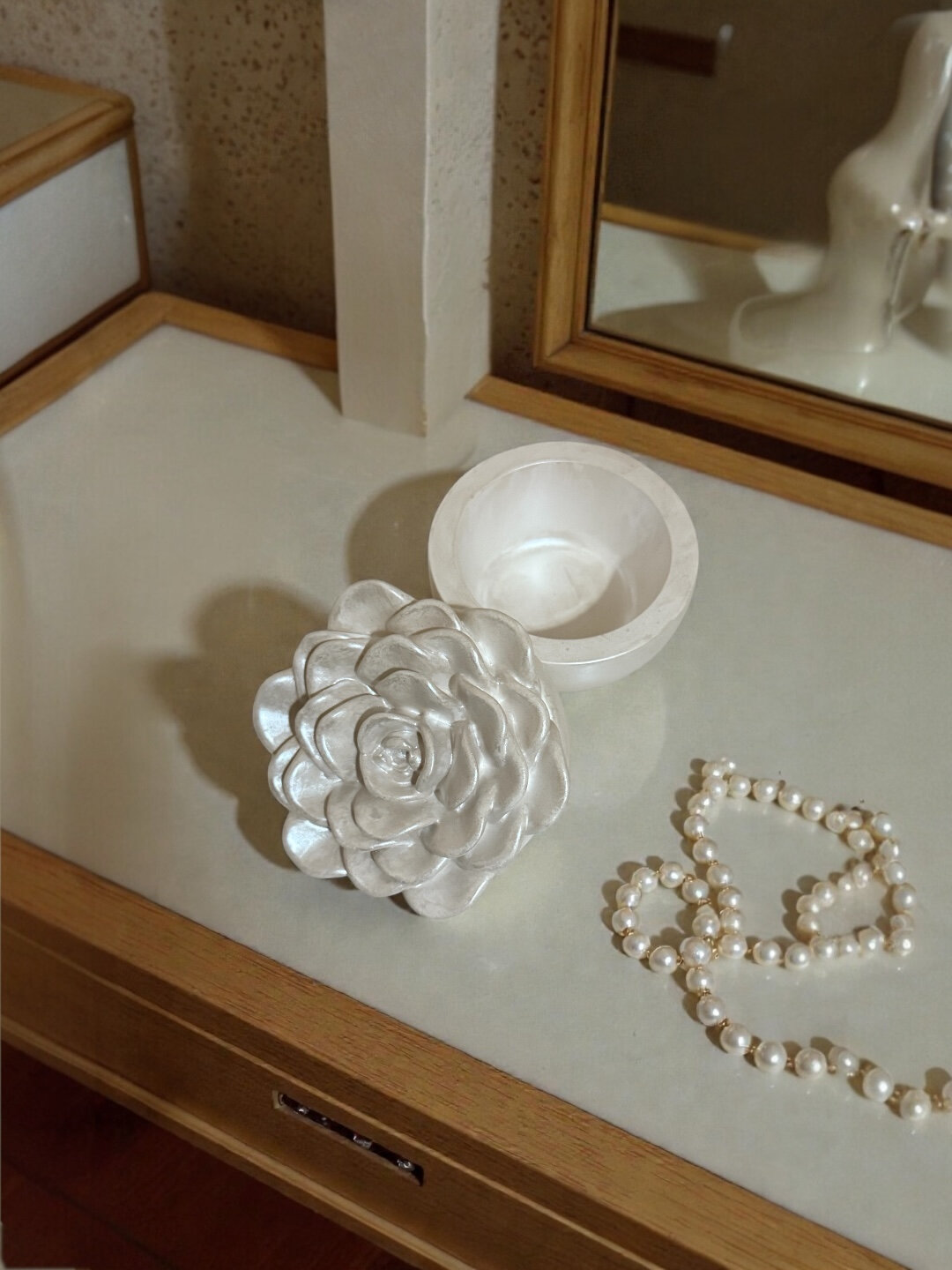 Шкатулка декоративная "Пион", гипс, акриловый лак, ручная работа, молочно-белая — фото 1