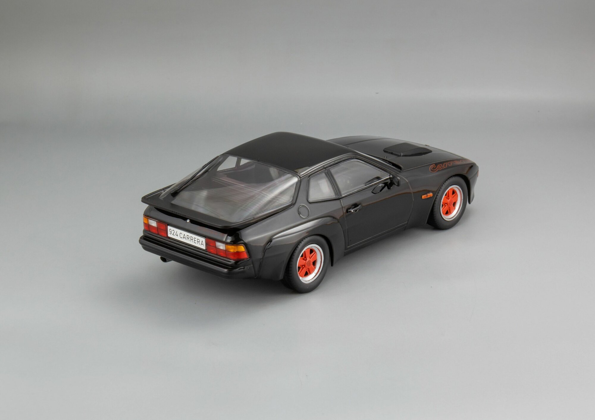 1:18 Porsche 924 Carrera GT - 1981, Коллекционная масштабная модель от MCG — фото 1