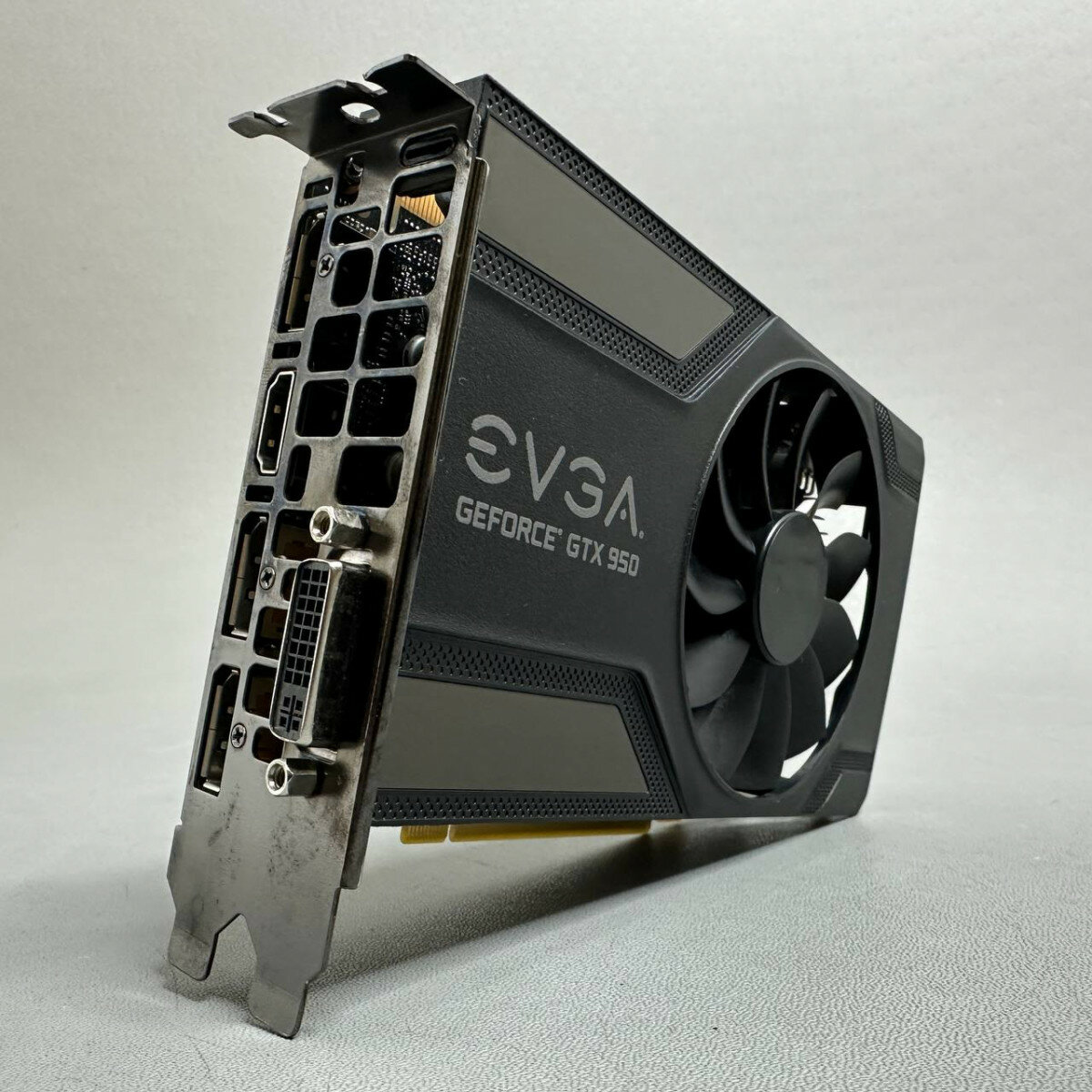 Видеокарта EVGA GeForce GTX 950 (02G-P4-2951-KR) 1152MHz PCI-E 3.0 2048MB 6610MHz 128 bit DVI, HDMI,3xDispayPort