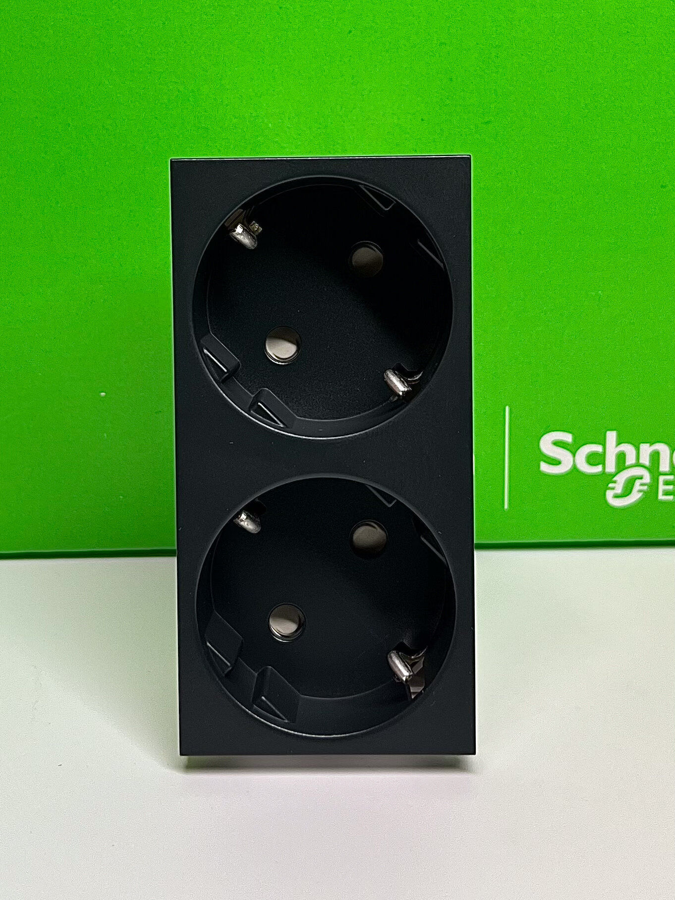 Розетка двойная Schneider Electric Unica New Modular с/з со шторками NU306754A антрацит