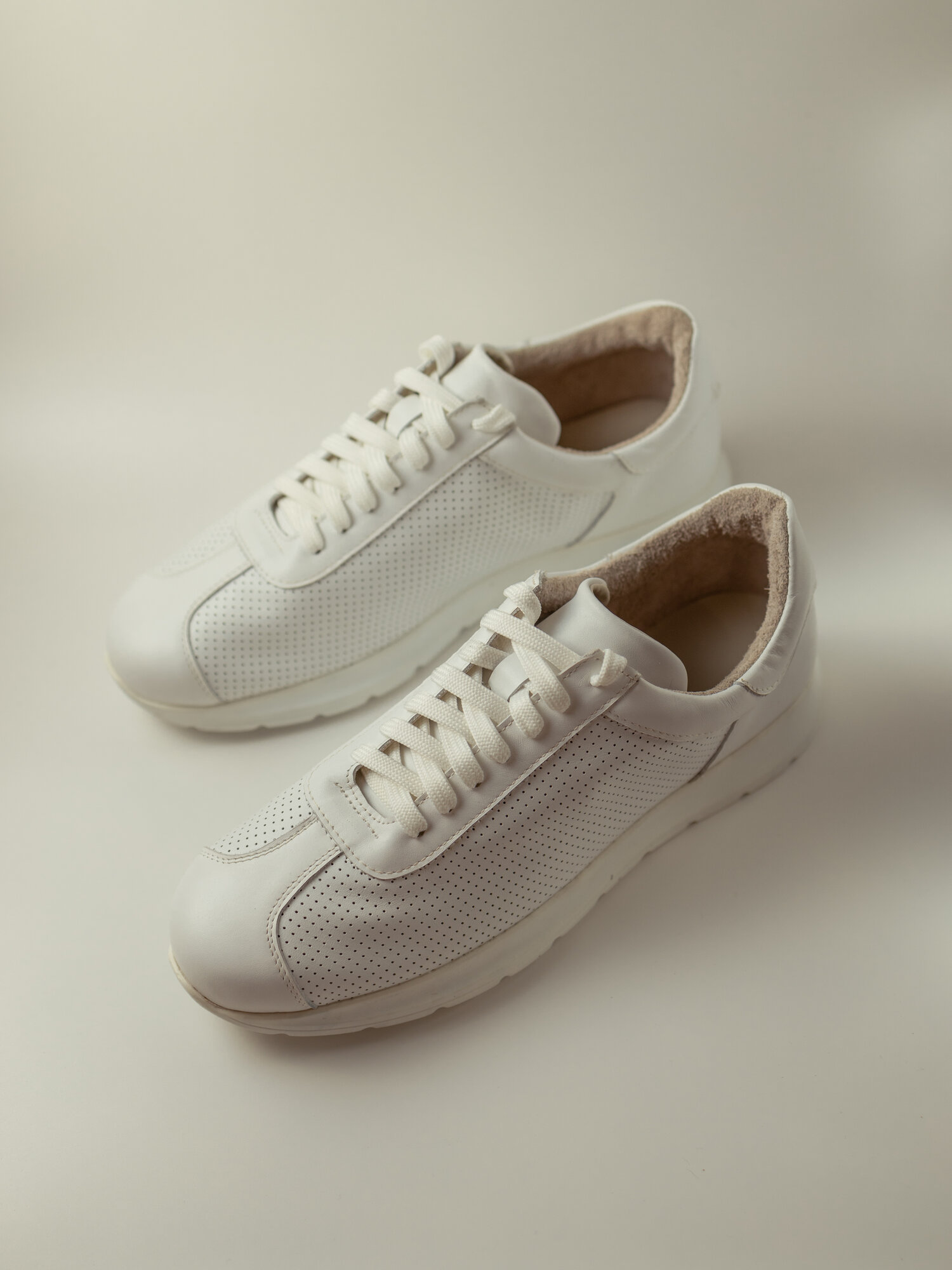 Кроссовки , полнота 5 (RU)/ на среднюю стопу, размер 40, белый-белый