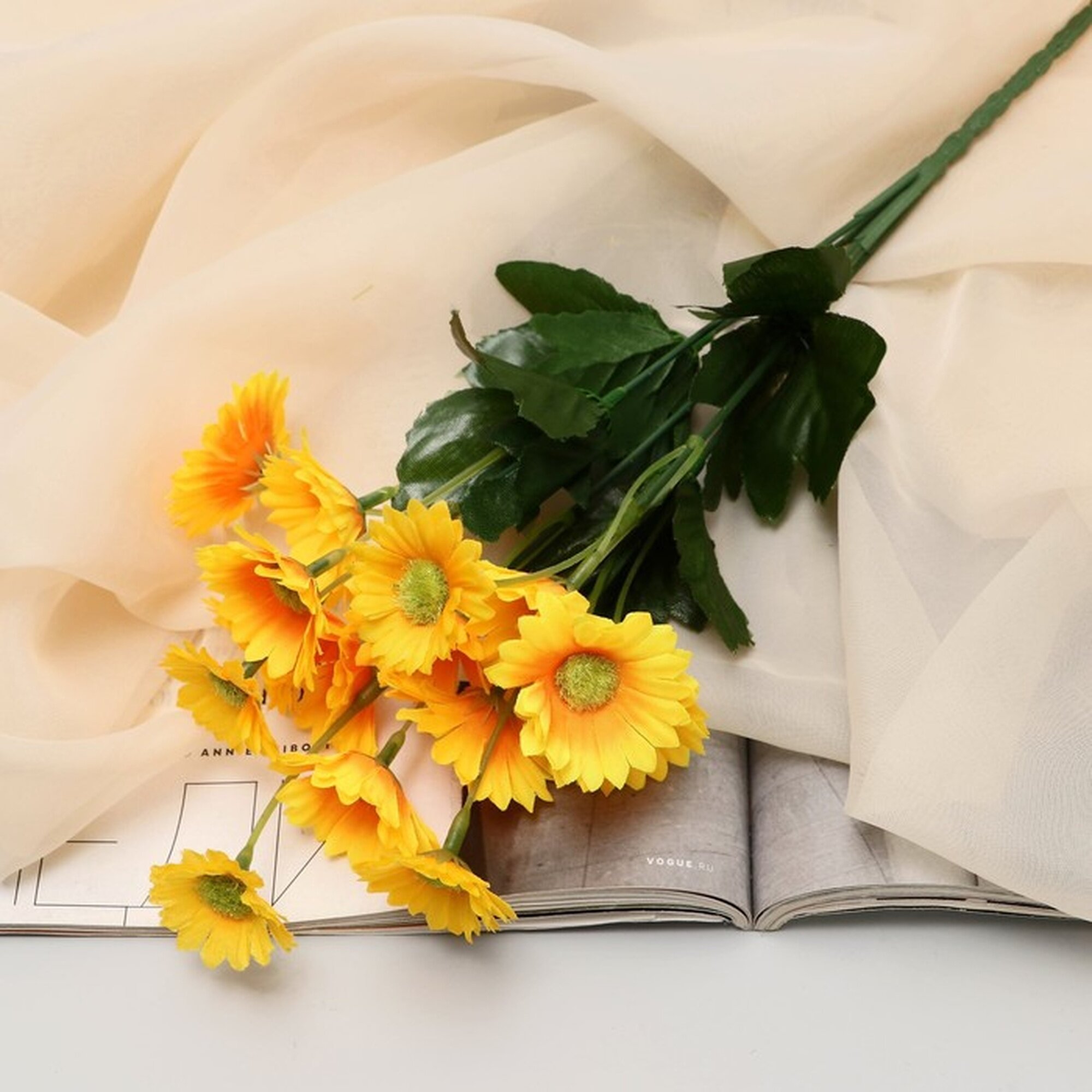 Букет Сима-ленд «Астра Гала» пластик текстиль желтый 2.5x30 см