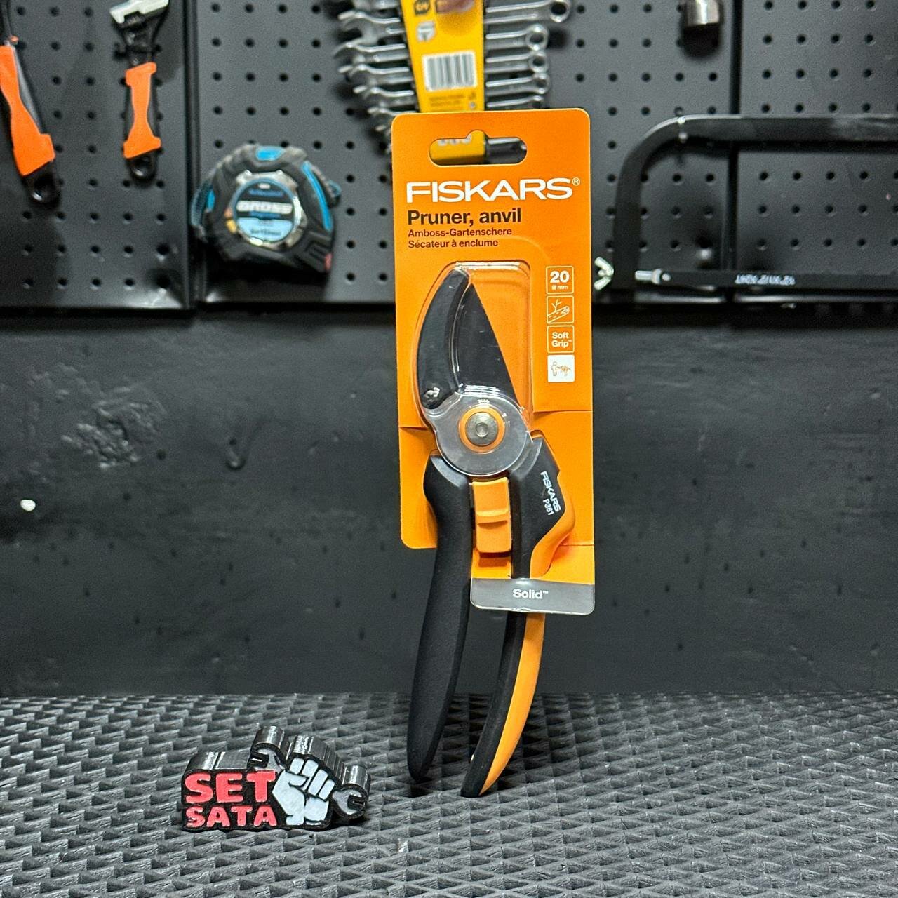 Секатор FISKARS Solid P361 рычажный привод антифрикционные лезвия