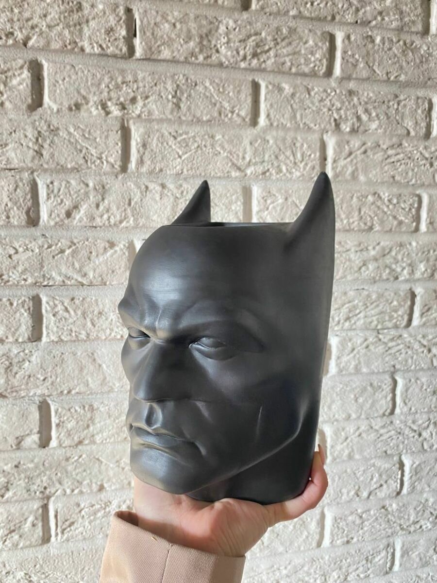 Кашпо гипсовое Бэтмен, декоративный горшок под суккуленты