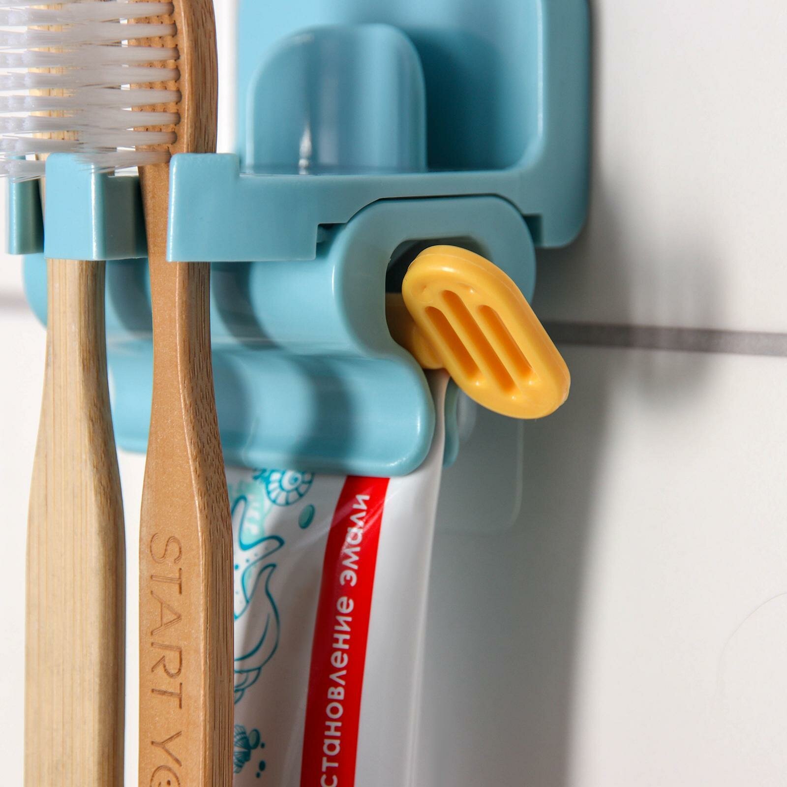 Держатель для зубных щёток на липучке, 7×5,2×8 см, цвет микс - фотография № 13