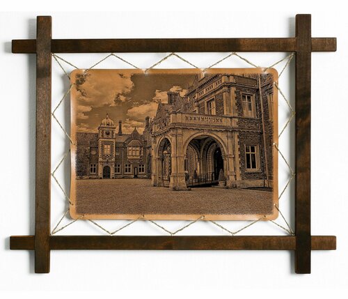 Картина Сандригемский дворец, гравировка на натуральной коже, интерьерная для украшения и декора на стену в деревянной раме, подарок, BoomGift