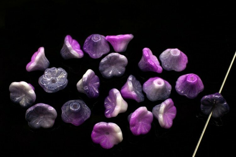 Бусина Flower 7х5мм, отверстие 0,8мм, цвет 03000/95501 White/Funky Purple, 733-070, 20шт