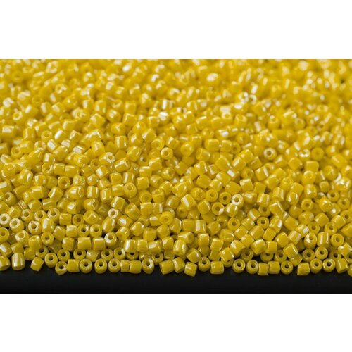 Бисер чешский PRECIOSA Богемский граненый, рубка 9/0 88110 желтый непрозрачный, блестящий, около 10 грамм
